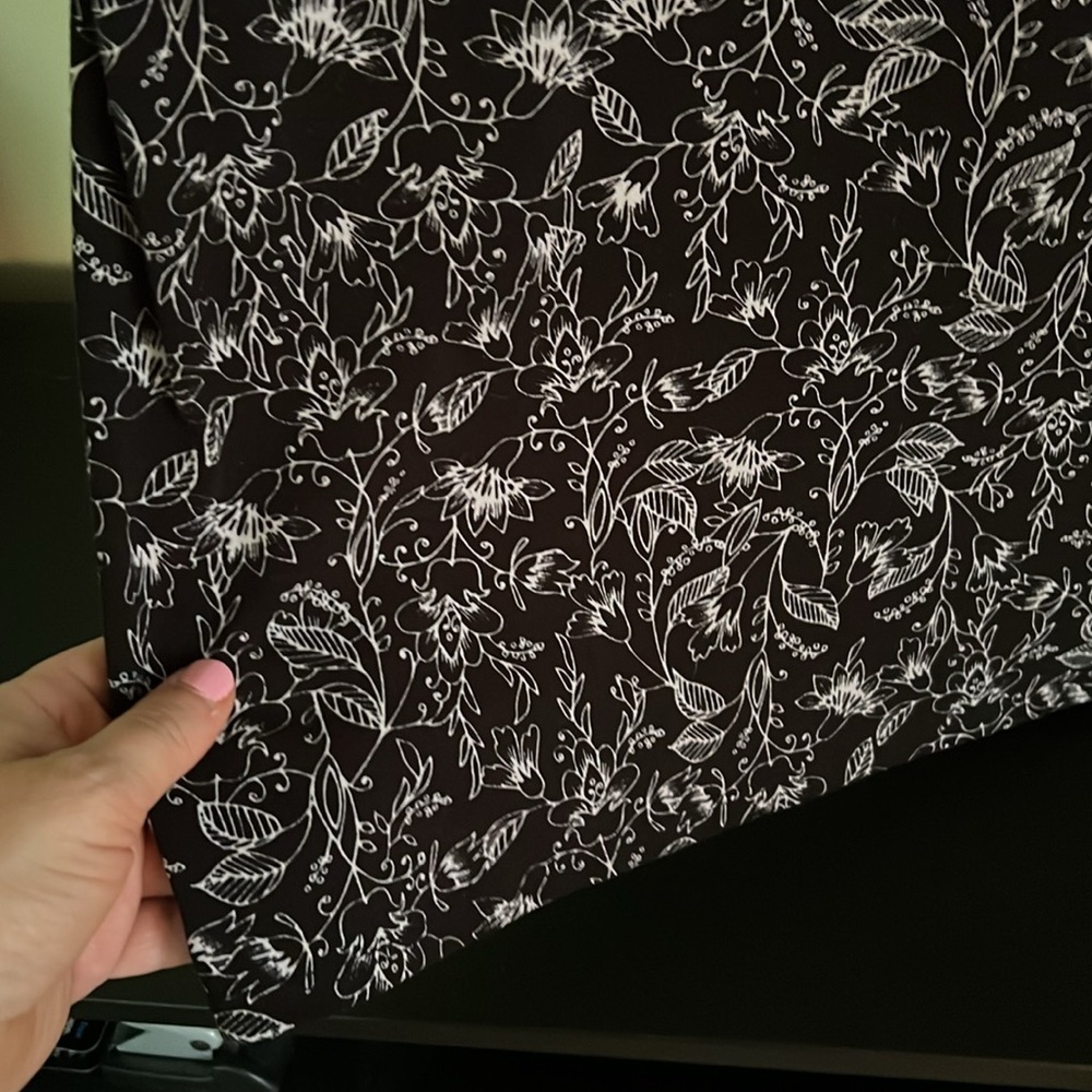 LULAROE black and white long-sleeved paisley, knee-length dress, Size M, EUC - Picture 5 of 7